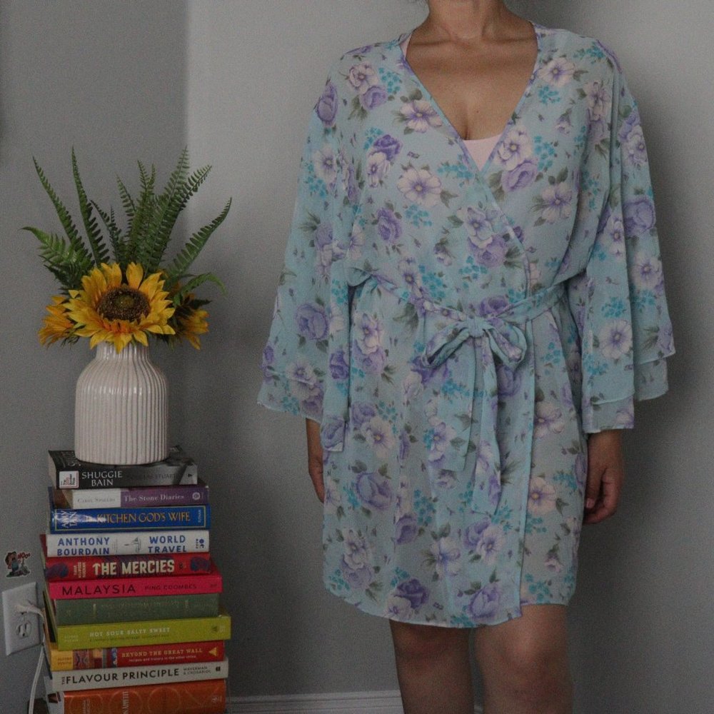 🌏 Sheer Floral Wrap Robe – Size S - Picture 3 of 10